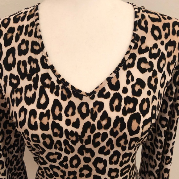 Chico’s size 2 leopard top - Picture 3 of 5